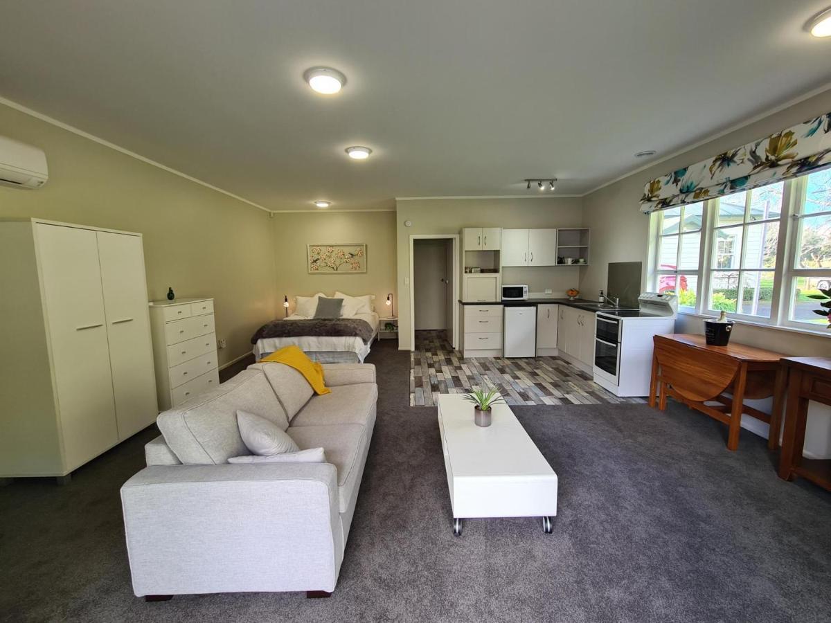 Pyes Pa Studio Apartment Tauranga Luaran gambar